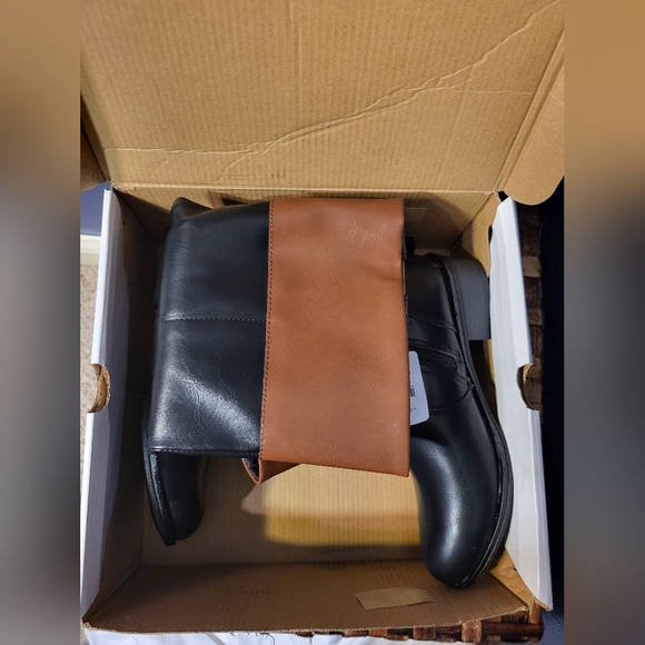 St. John's Bay Womens Boots - Picture 5 of 8